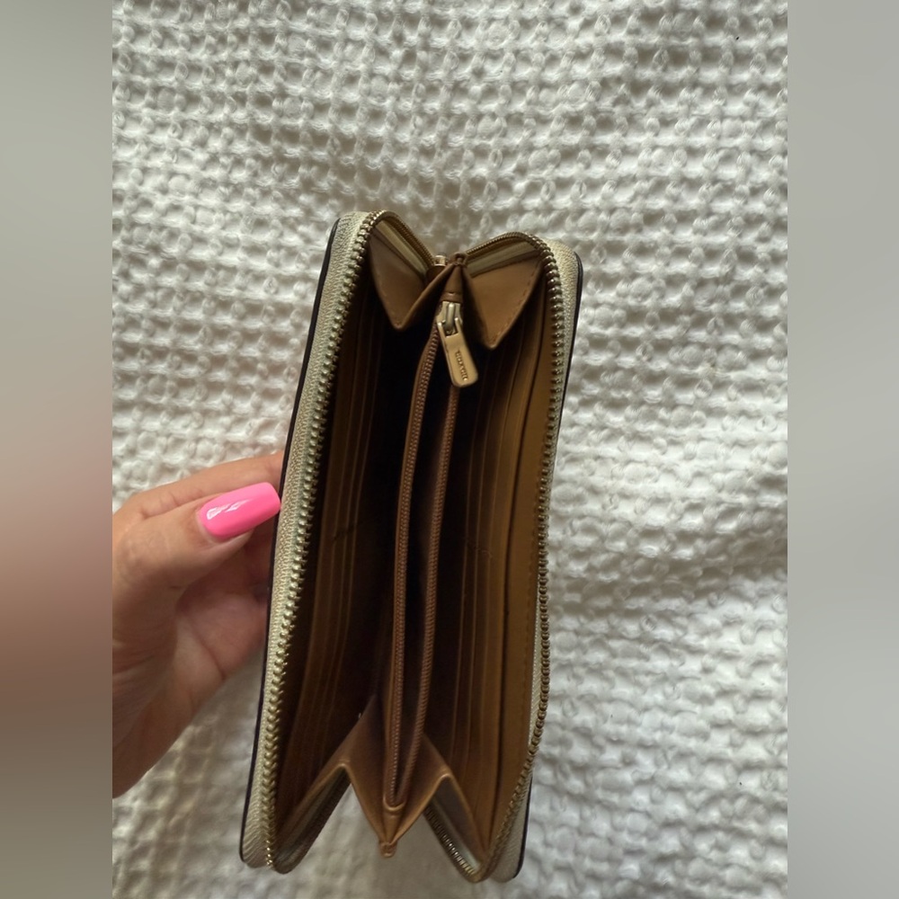 Coach Off-White Leather Zip Wallet – USED + Flawed (Read Description) - Picture 3 of 3